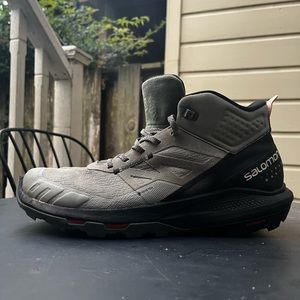 Salmon Out pulse hiking boots